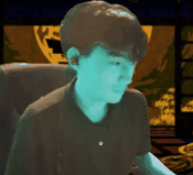 人物,男性,青色,椅子,半袖シャツ,室内